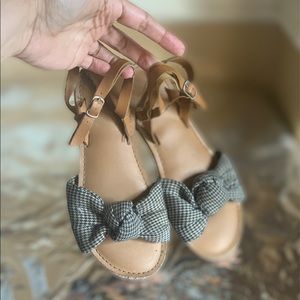 🛍️Girls sandals with bow size 2.5